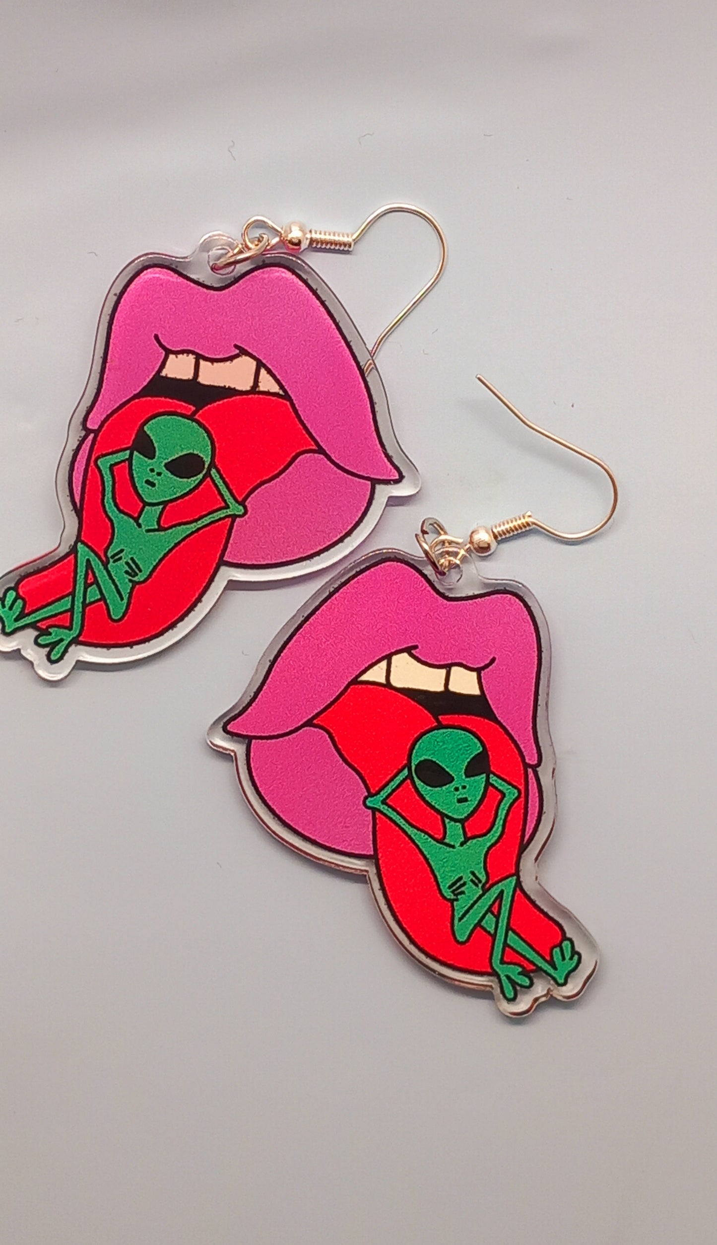 UFO alien lip earrings